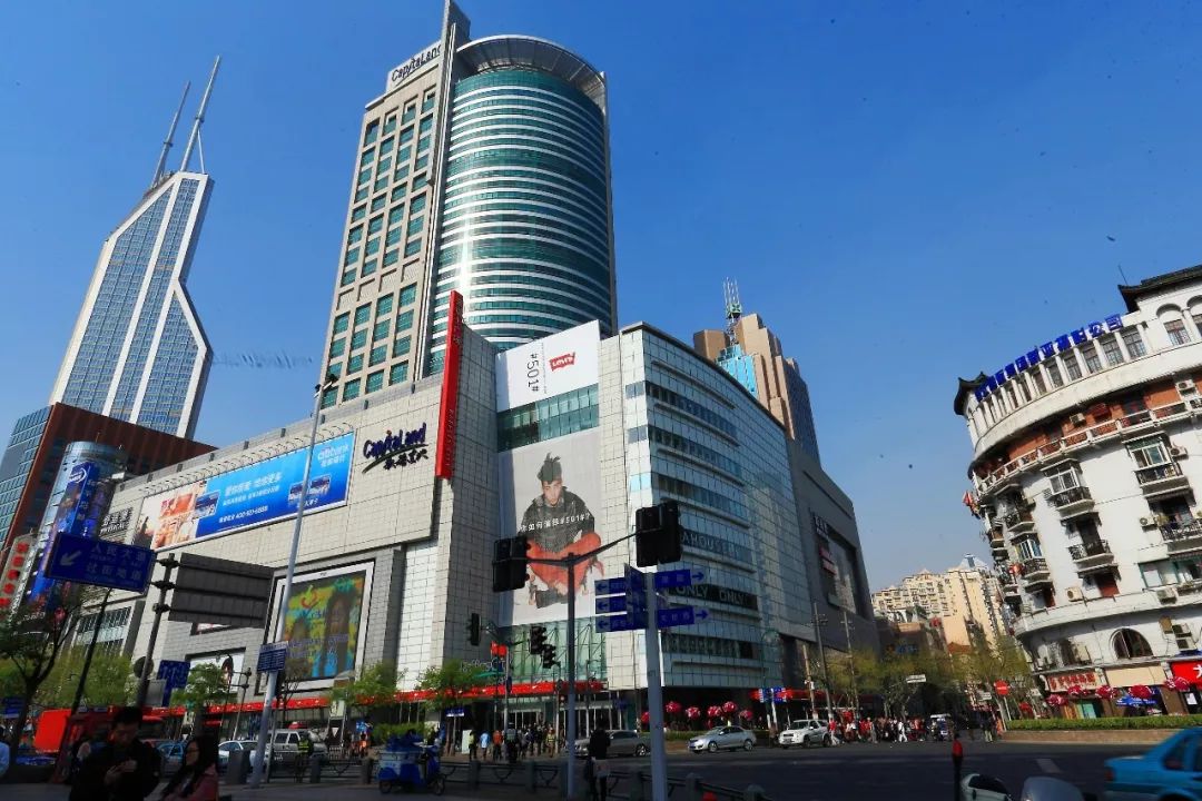 上海来福士广场222米地标全景